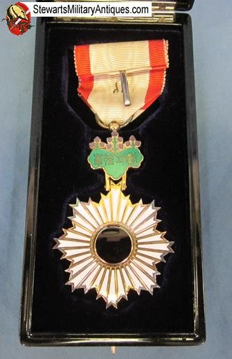  Japanese WWII Order of the Rising Sun 5th Class, Cased   — image 6
