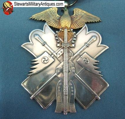  Japanese WWII 7th Class Order of the Golden Kite, Cased — image 3