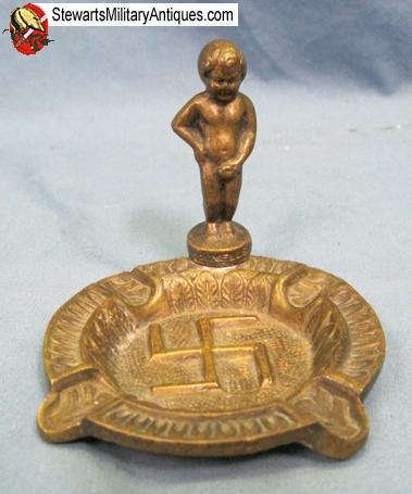  Belgian WWII Souvenir Ashtray, Le Manneken Pis   — image 5