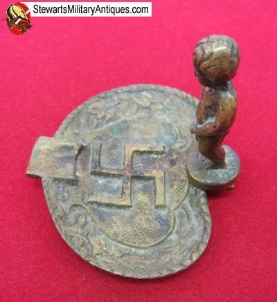  Belgian WWII Souvenir Ashtray, Le Manneken Pis — image 2