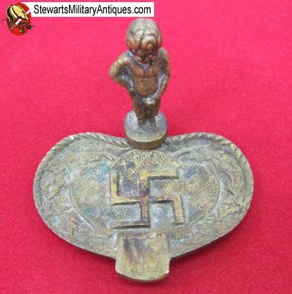  Belgian WWII Souvenir Ashtray, Le Manneken Pis — image 3