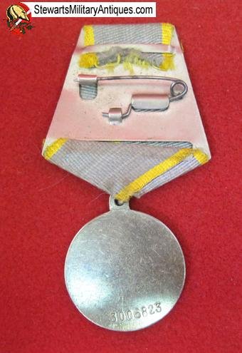  Soviet WWII Medal for Combat Service, 3006823 — image 4