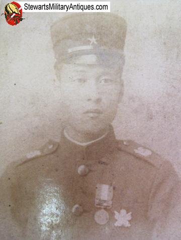  Japanese Meiji Era Russo Japanese War Soldiers Photo, Marksmanship Badge — image 2