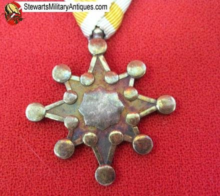  Japanese WWII Order of the Sacred Treasure, 7th Class — image 4