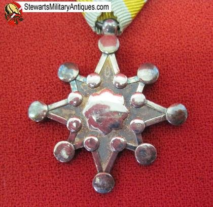  Japanese WWII Order of the Sacred Treasure 8th Class, Cased — image 5