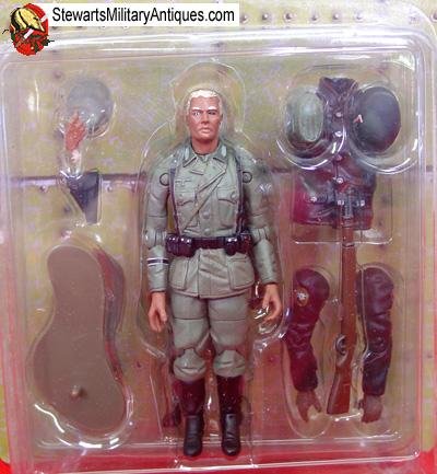  German WWII 21st Century Toys 1/18 Scale Army Rifleman & Officer Set, 2 Figures — image 2