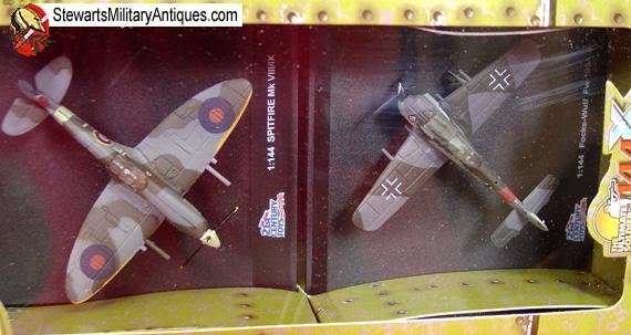  German-British WWII 21st Century Toys 1/144 Scale Aircraft Set,. FW-190 vs Spitfire — image 2