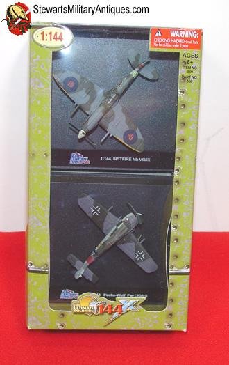  German-British WWII 21st Century Toys 1/144 Scale Aircraft Set,. FW-190 vs Spitfire — image 3