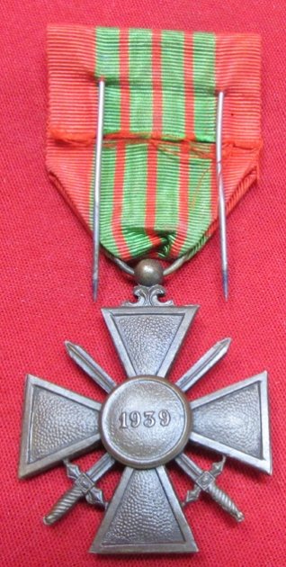  French WWII, Croix de Guerre, Bravery Medal,1939 — image 4