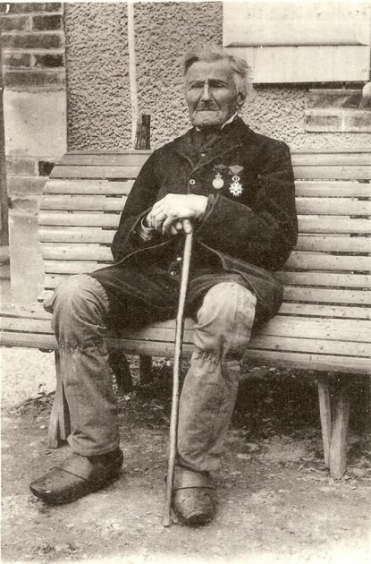 French Napoleonic Wars Veteran Saint Helena Medal — image 5