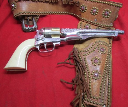 US 1950's Colt 1860 Army Toy Pistol &  Leather Holster, Hubley Mfg. — image 3