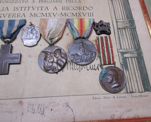 Italian WWI Framed Document & 7 Medal Grouping — image 5