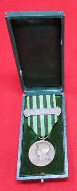 French, Franco-Prussian War Commemorative Medal, 1870-71 With Clasp and Original Case — image 2