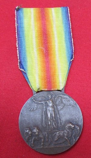  Italian WWI Victory Medal & Ribbon — image 2