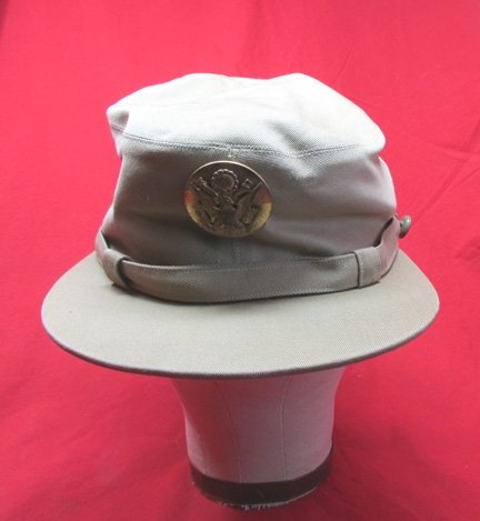 US WWII WAAC Woman's Enlisted Hobby Hat and Insignia, Identified — image 2