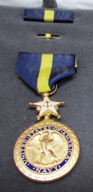  US Cold War Era Cased Navy Distinguished Service Medal — image 3