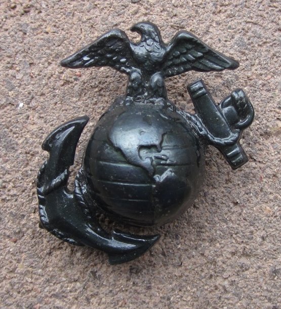  US USMC P1937 Enlisted Service Hat Emblem — image 2