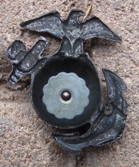  US USMC P1937 Enlisted Service Hat Emblem — image 3