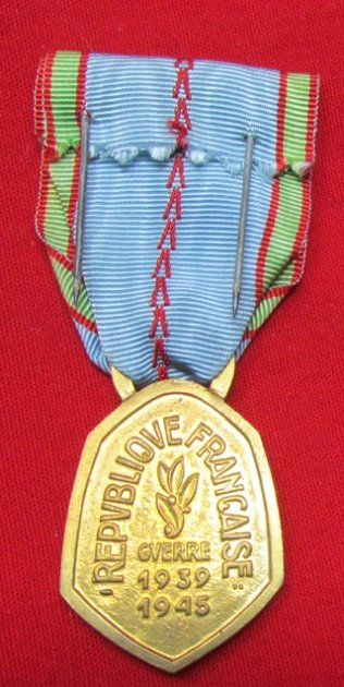  French WWII Commemorative War Medal 1939-1945 — image 3