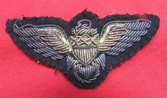  US WWII Navy Pilot Wing, Gold Wire Embroidery On Blue Wool — image 2