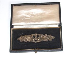 Gilt Close Combat Clasp in Case