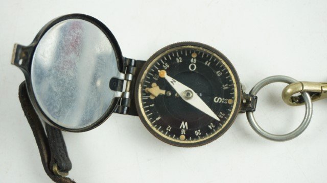 Wehrmacht Compass with strap (Marschkompaß)Nicely marked with R.Fuess Berlin - Steglitz — image 5