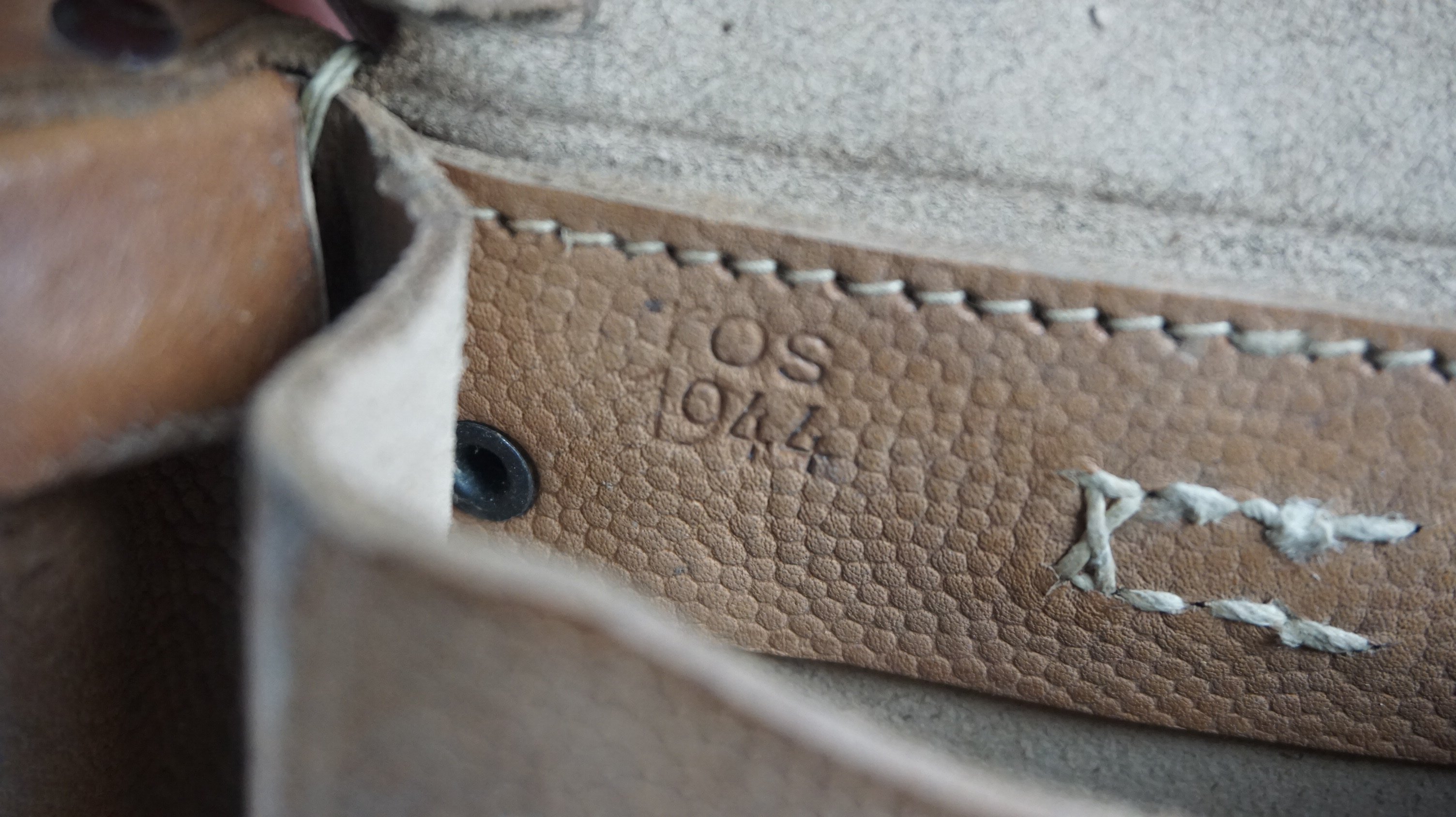 K43/G43 AMMO POUCHE. Maker Marked by ''ros 44'' — image 3