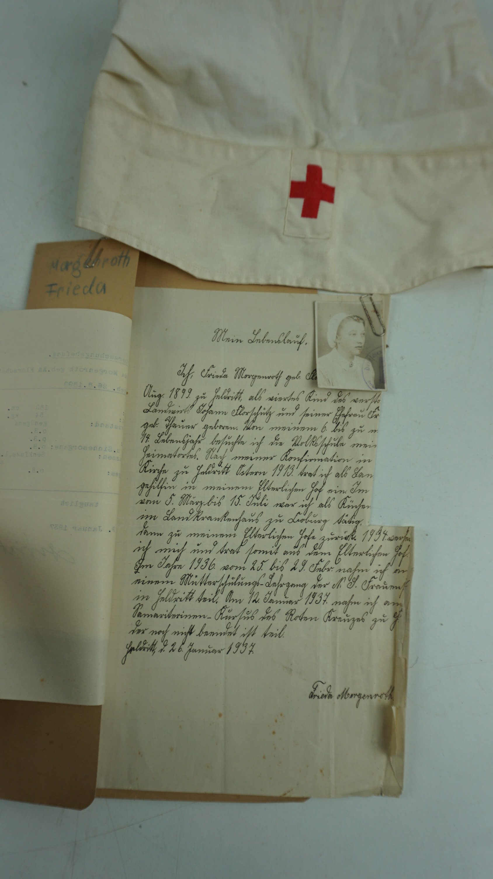 DRK Lot.'Schwesternhelferin' nurse helpers cap and papers'' — image 2