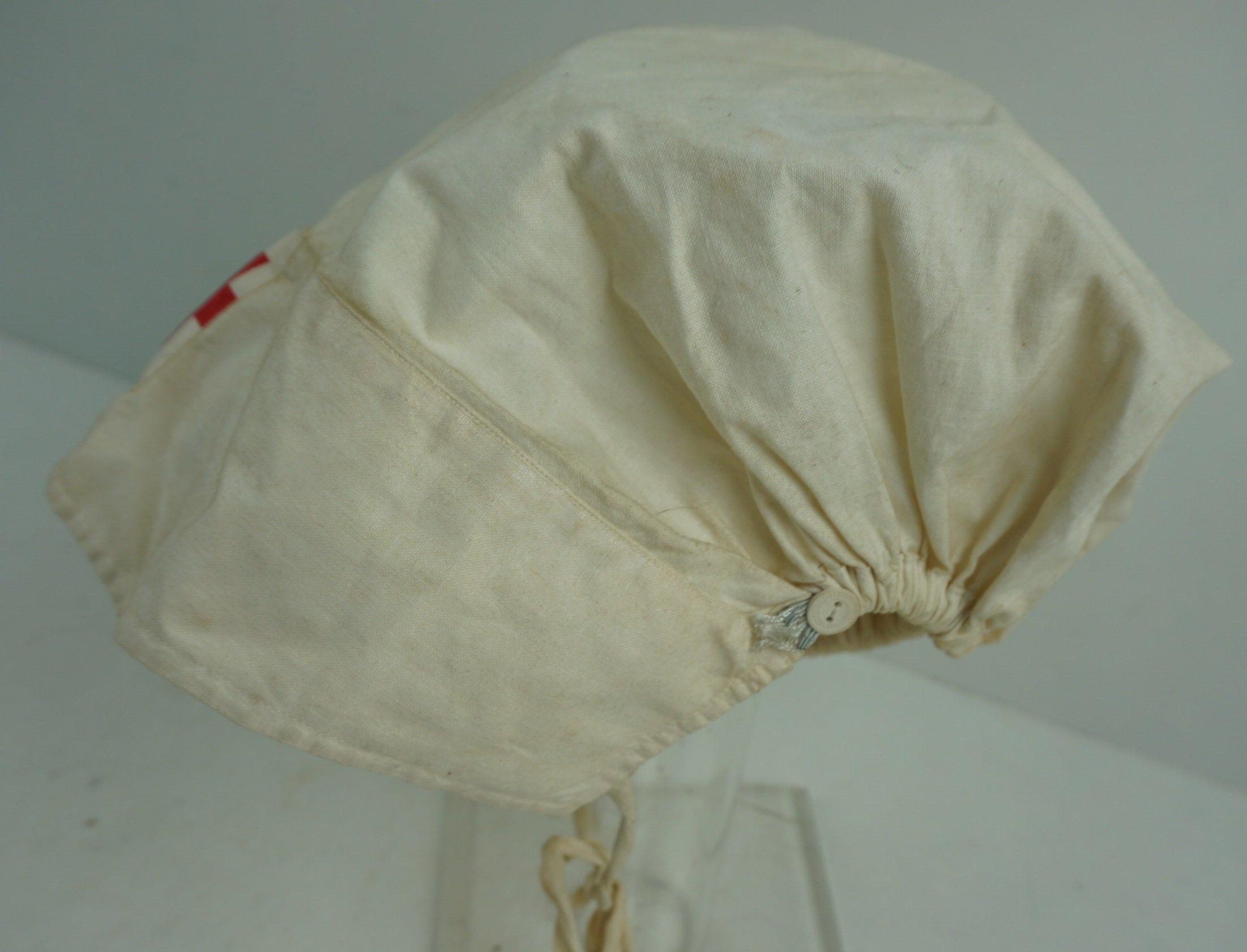 DRK Lot.'Schwesternhelferin' nurse helpers cap and papers'' — image 3