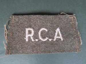 Canada Army WW2 Royal Canadian Artillery 'Slip On' Shoulder Title