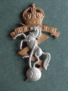 British Army 1947-1953 Royal Electrical & Mechanical Engineers Cap Badge