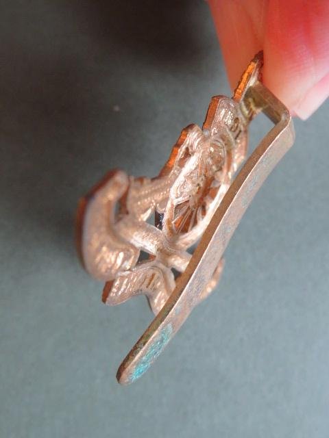 British Army Royal Artillery EIIR Beret Badge — image 3