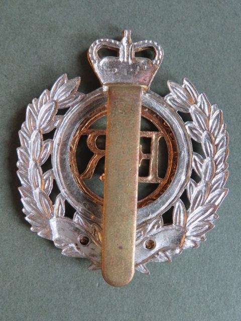British Army Royal Engineers EIIR Cap Badge — image 2