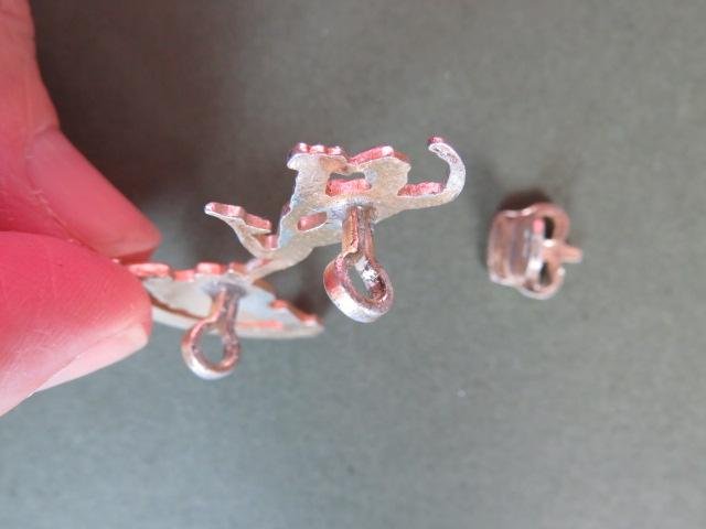 New Zealand Army Royal N.Z. Corps of Signals Post 1953 Cap Badge — image 4