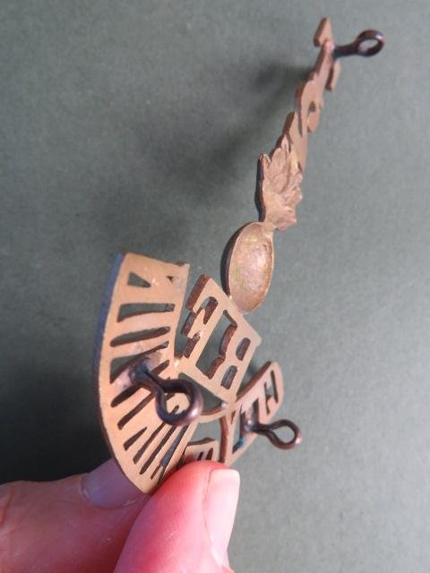 British Army 2nd 'CITY OF LONDON' (The London Regiment, Royal Fusiliers) Battalion Territorial Shoulder Title — image 3