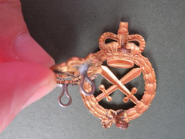 Australia Army Post 1953 Royal Australian Corps of Military Police Cap & Collar Badge — image 4