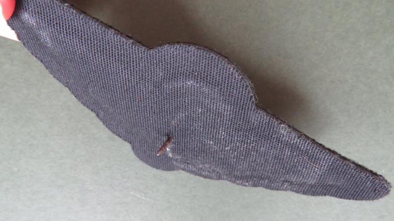 Canada Army 1969-1985 Pattern 'Active'' Parachute Wings with Metal Maple Leaf — image 3