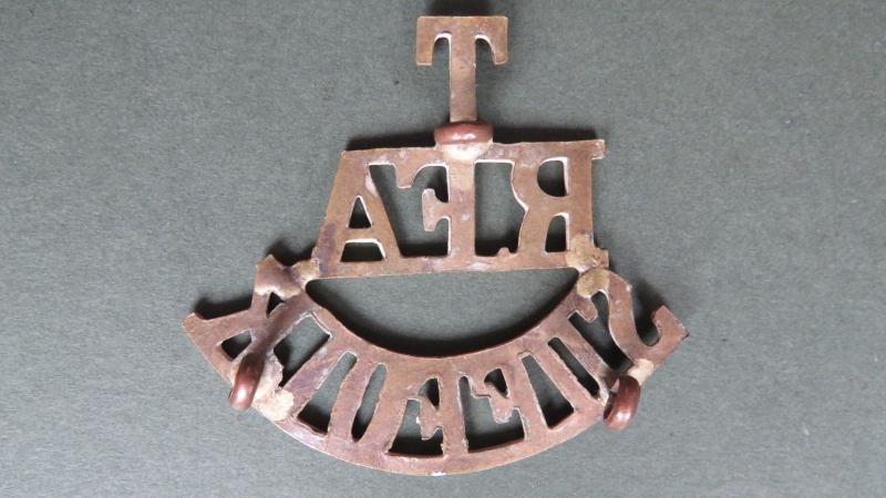 British Army WW1 Royal Field Artillery 'SUFFOLK' Territorial Shoulder Title — image 2