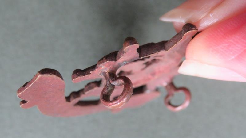 British Army The Sherwood Foresters (Nottinghamshire & Derbyshire Regiment) Officers' Service Dress Collar Badge — image 3