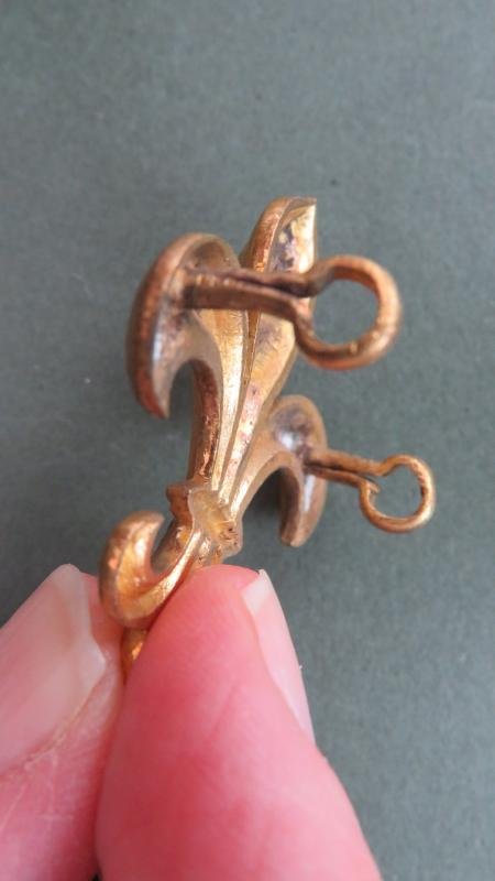 British Army Post 1924 The Manchester Regiment Officers' Cap Badge — image 3