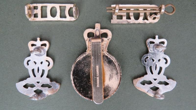 British Army The Queen's Own Hussars Cap & Collar Badges & Shoulder Titles — image 2