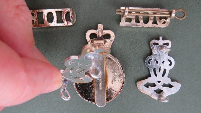 British Army The Queen's Own Hussars Cap & Collar Badges & Shoulder Titles — image 4