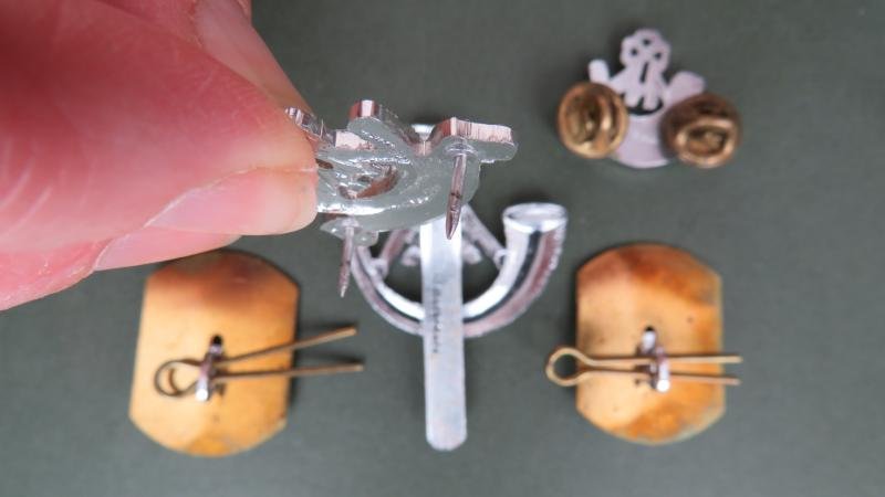 British Army The Light Infantry Cap & Collar Badges & Shoulder Titles — image 4