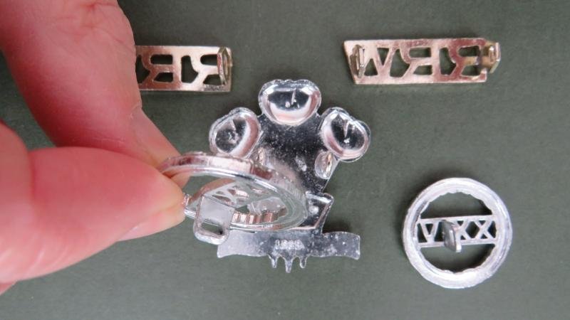 British Army The Royal Regiment of Wales Cap & Collar Badges & Shoulder Titles — image 3