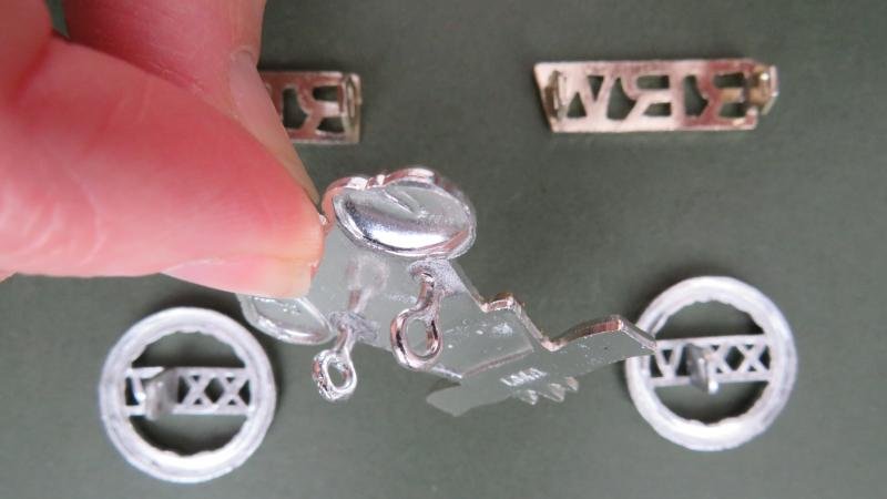 British Army The Royal Regiment of Wales Cap & Collar Badges & Shoulder Titles — image 4