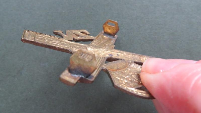 New Zealand Army Machine Gun Corps Cap Badge — image 3