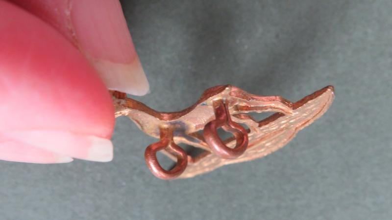 British Army The Bedfordshire & Hertfordshire Regiment Collar Badge — image 3