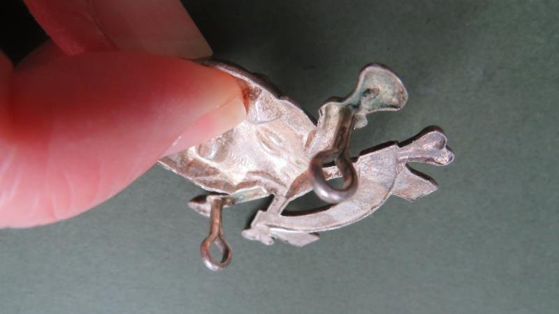 British Army The 17th (Duke of Cambridge's Own) Royal Lancers Officers 'Motto' Cap Badge — image 3