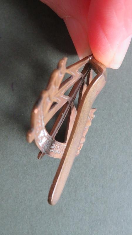 British Army WW2 Reconnaissance Corps Cap Badge — image 3