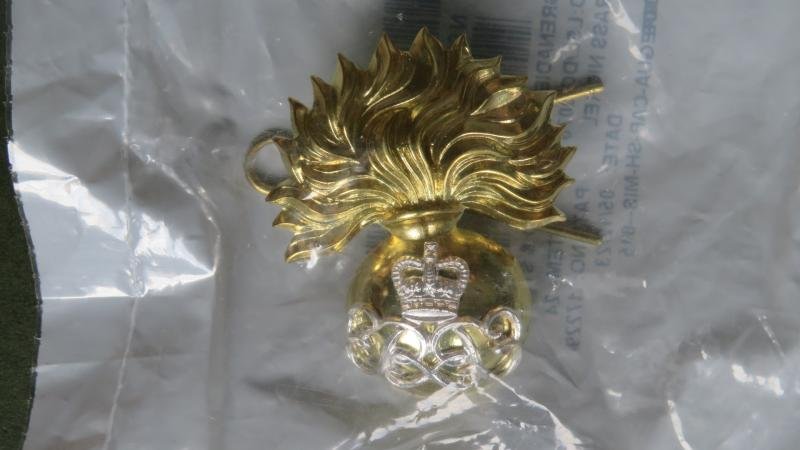 British Army Grenadier Guards Warrant Officers & Staff Cap Badge — image 2